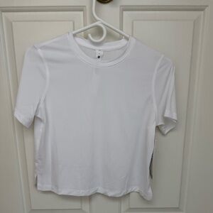 Lululemon Ultra Light, Waist-Length T-shirt Size 4 NWT